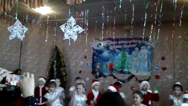 Танец снежинок и санта клаусов смотреть онлайн