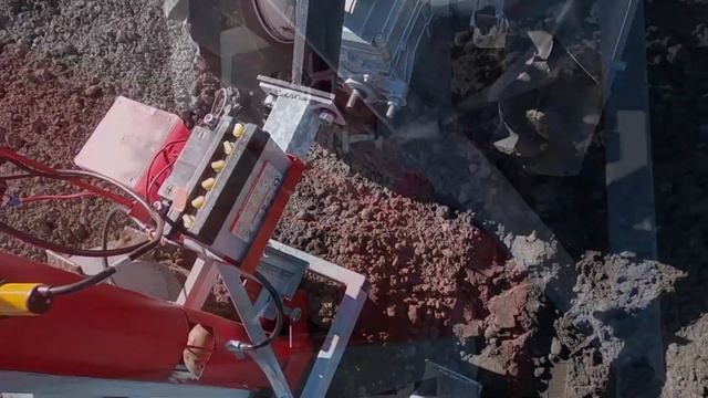 Посадил картофель самодельной картофелесажалкой для мотоблока. Тест автоматического протравителя. смотреть онлайн