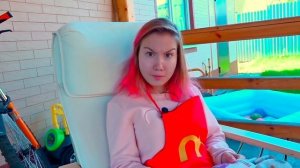 Света и Богдан играют в кафе и гигантcкий хеппи мил