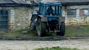 У нас в деревне дураков 1 алкаши на тракторе пьяные танцы 720p