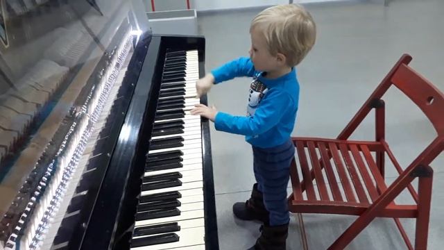 Артур Калашник на первом уроке музыки смотреть онлайн