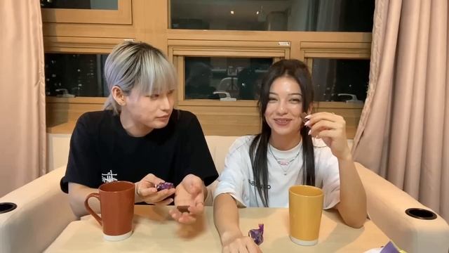 [ENG] КОРЕЕЦ впервые пробует РУССКИЕ КОНФЕТЫ | Korean Trying Russian Candy's