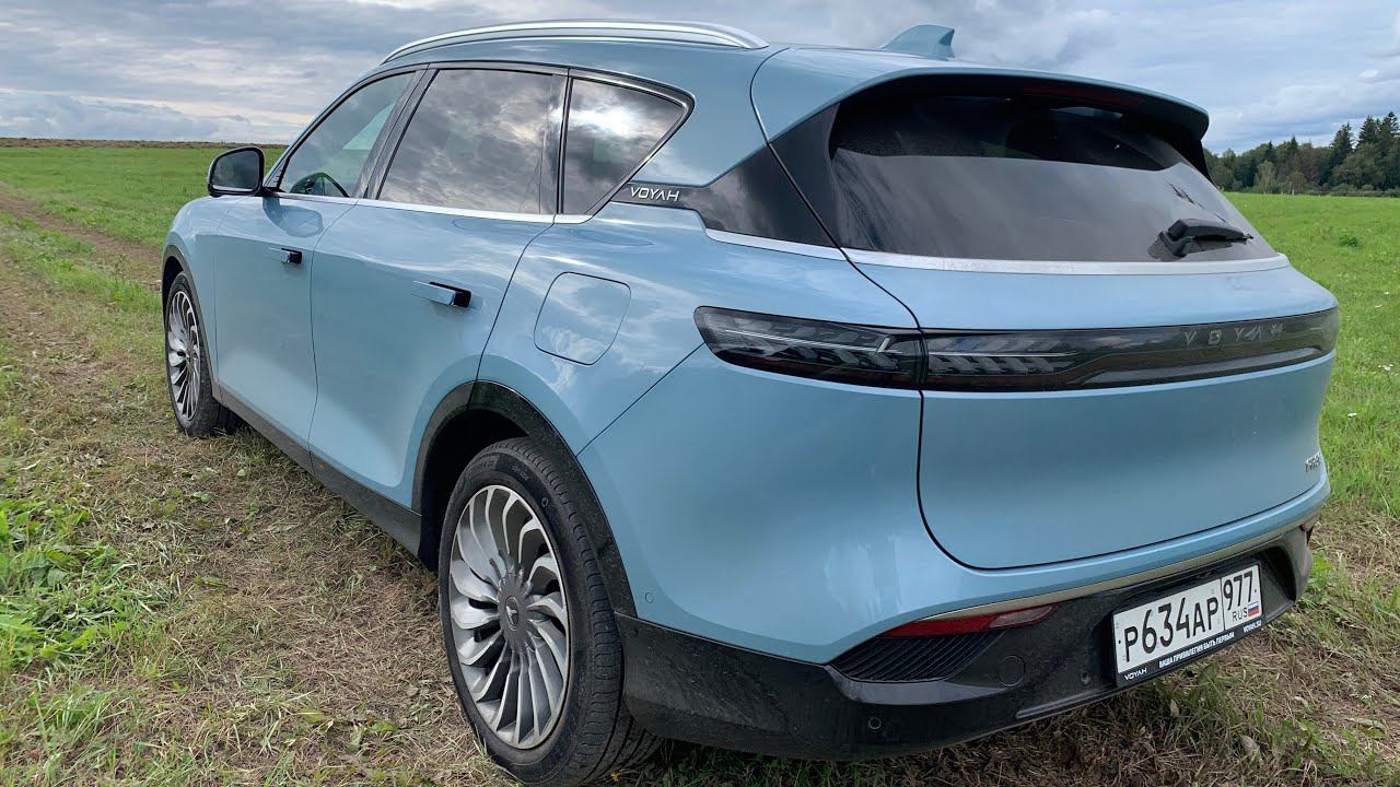 Взял Voyah Free - с поля на трассу! смотреть онлайн