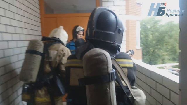 В Брянске МЧС тушили пожар и спасали жизни смотреть онлайн
