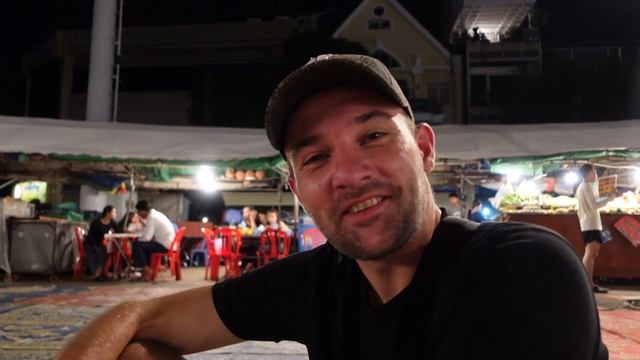 ONZE CREDITCARD IS GEHACKT! Met Ons Laatste Geld Naar De Avondmarkt In Phnom Penh, CAMBODJA