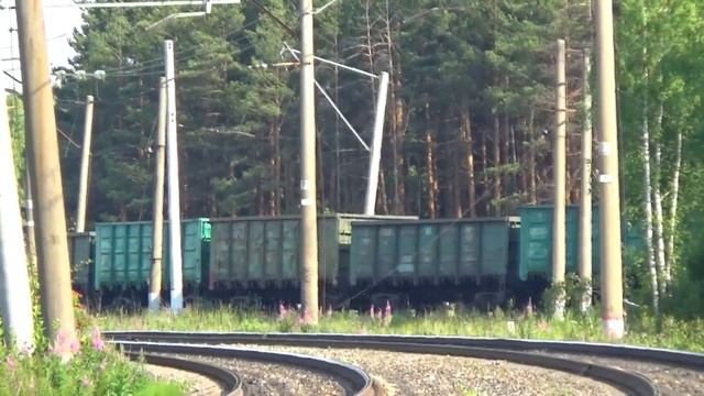 Электровоз ВЛ11-532 с грузовым поездом на съёзде с БМО ж/д на Курское направление смотреть онлайн