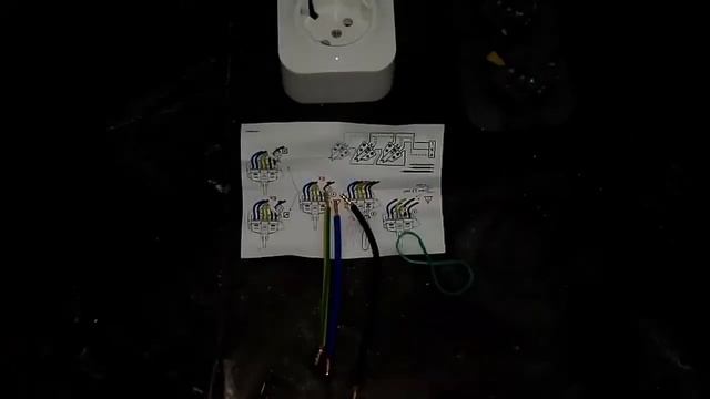 Выключатель и розетка "Legrand",розетка с маленьким "сюрпризом" смотреть онлайн