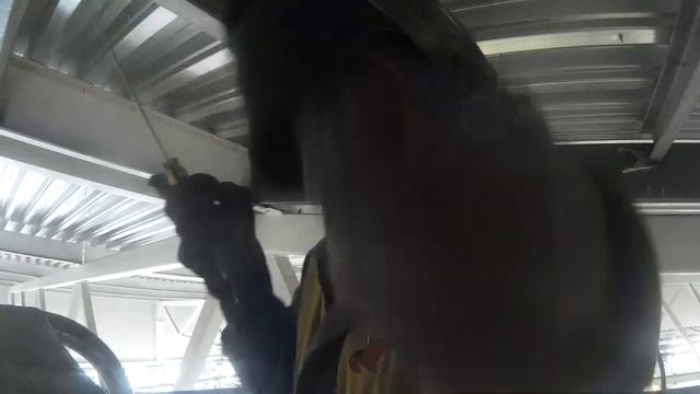 Немного сварочных работ под потолком.mp4 смотреть онлайн