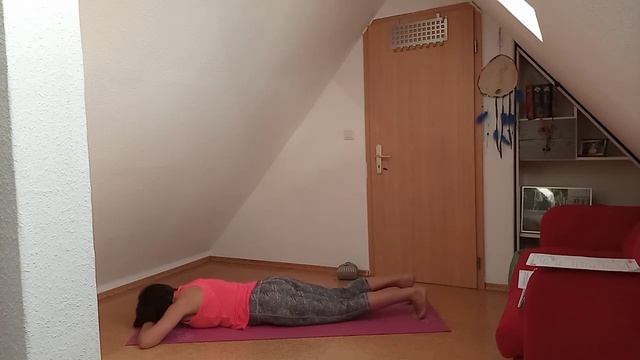 Pilates, Roll down-Plank-Saw.. смотреть онлайн