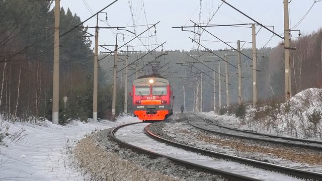 ЭД4МК-0090 сообщением Екатеринбург-Пасс. - Нижняя с приветливой бригадой смотреть онлайн