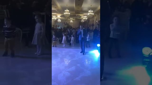 Осетинская свадьба исп. Эльбрус Дзитоев смотреть онлайн