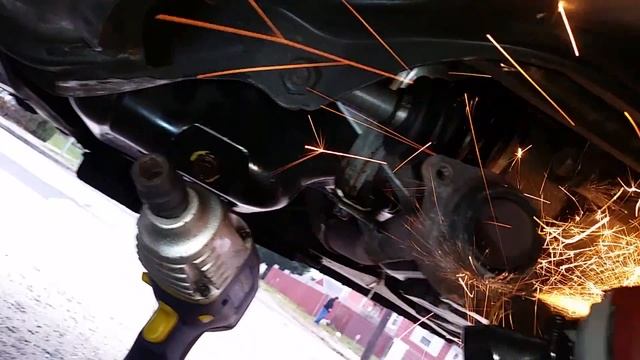 Replacing rusted exhaust pipe (resonator pipe or B pipe) смотреть онлайн