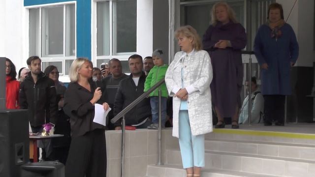 Первоклашки, всюду первоклашки... День знаний в школе 1358 смотреть онлайн