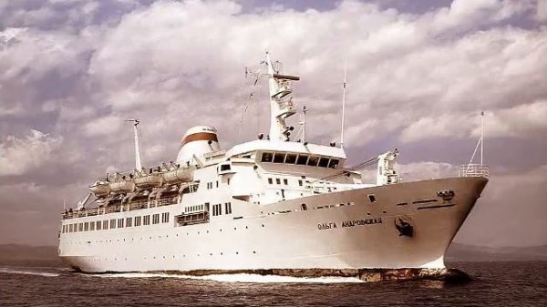 В море ходят пароходы