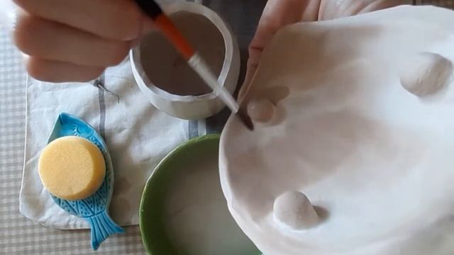 Лепка из глины. Замывка сухого изделия перед обжигом. смотреть онлайн