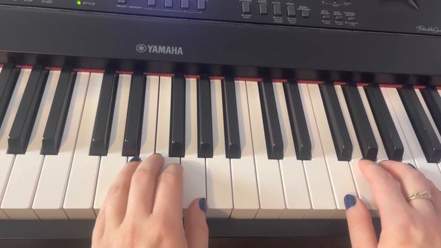 By the Beautiful Blue Danube, beginner piano смотреть онлайн