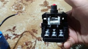 посмотрите как подключить однофазный двигатель на 220