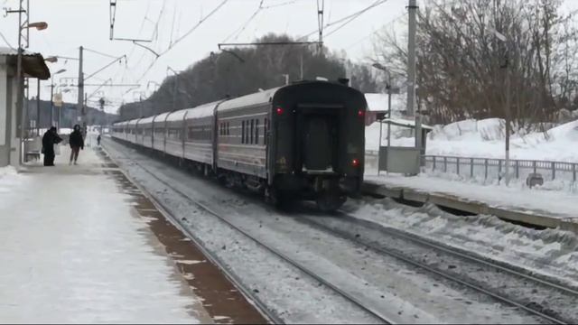 Видеомикс №1 | Два поезда дальнего следования и 3 электрички на станции «Тесна» Павелецкого хода. смотреть онлайн