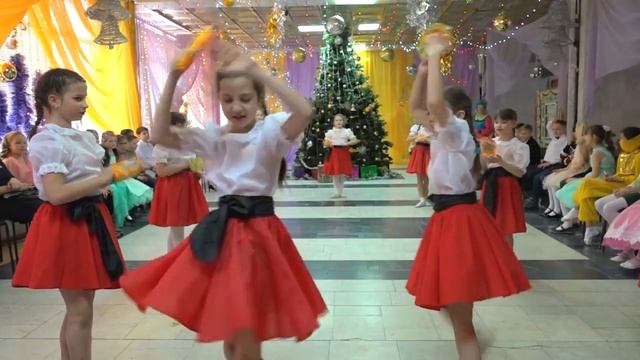 (МЦ-2017) Новогодний утренник "Где водятся волшебники" смотреть онлайн