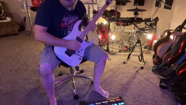 EJ's Guitars Presents: Zoom G11 iRig Duo Quick Live Test смотреть онлайн