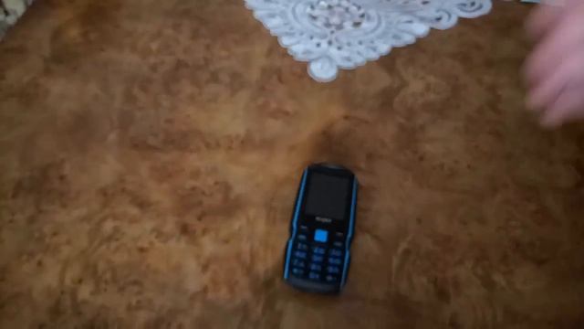 Многофункциональный кнопочный телефон KUH смотреть онлайн