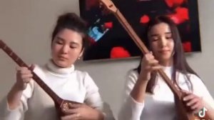 Ирина Кайратовна  - 5000 5к на домбре