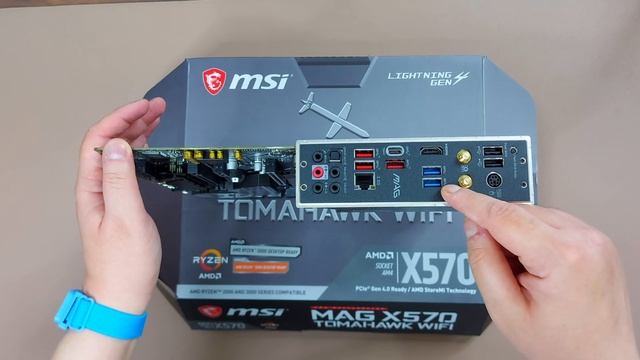 MSI MAG X570 TOMAHAWK WIFI Motherboard Unboxing смотреть онлайн