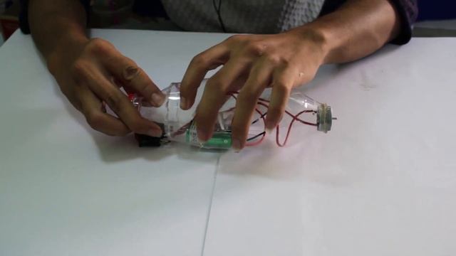 Как самому сделать самолетик из пластиковых бутылок. смотреть онлайн