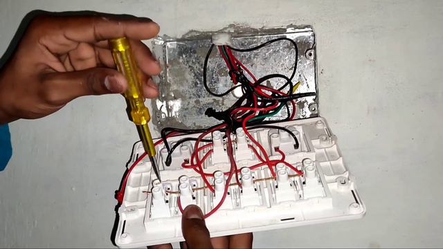 मॉडलर बोर्ड में स्वीच सॉकेट कैसे बदलें || modular board me switch kaise nikale || house wiring смотреть онлайн