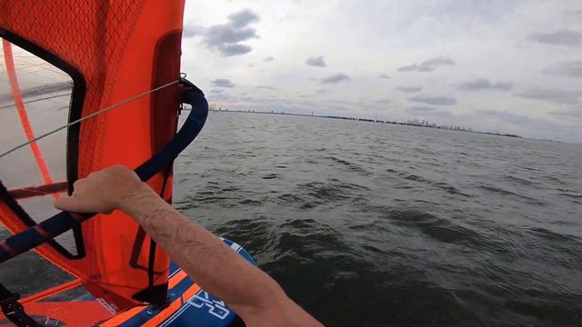 Lots of pumping then cutting upwind through the fleet смотреть онлайн