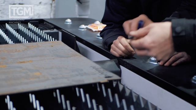 Настройка и обучение оператора работе на лазерном станке открытого типа Senfeng SF3015G 3 кВт смотреть онлайн