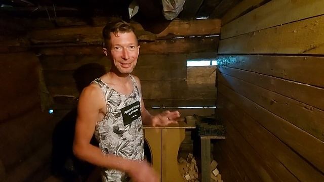 Курица наседка. Жизнь в деревне. Первый опыт выведения цыплят. смотреть онлайн