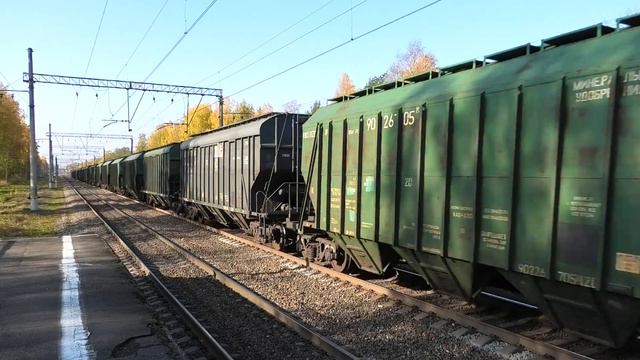 3ЭС4К-036 с грузовым поездом следует через о.п. Михайловская