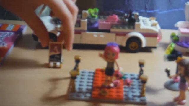 Конструктор LEGO Friends 41107 Поп звезда: лимузин, сцена! смотреть онлайн