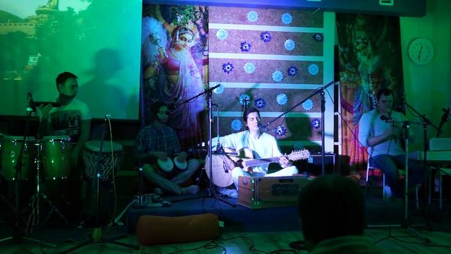 Живая Музыка ОМ и Друзья - Джая Радха Мадхава смотреть онлайн