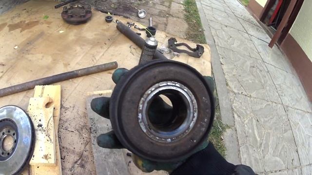 Меняю передний ступичный подшипник в Ивеко Дейли смотреть онлайн