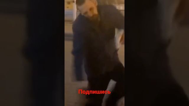 Плыли мы по морю ветер май штурвал Капитан zalupa с корабля сбежал я стоял на лодке И держа смотреть онлайн