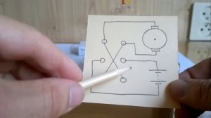 РЕВЕРС                   Как заставить моторчик крутиться Туды Сюды без сложных схем?