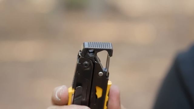 Real Survival Tool? || Leatherman Signal Field Review смотреть онлайн