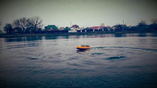 Прикормочный кораблик однобункерный CamaraD SpeeD Solo смотреть онлайн