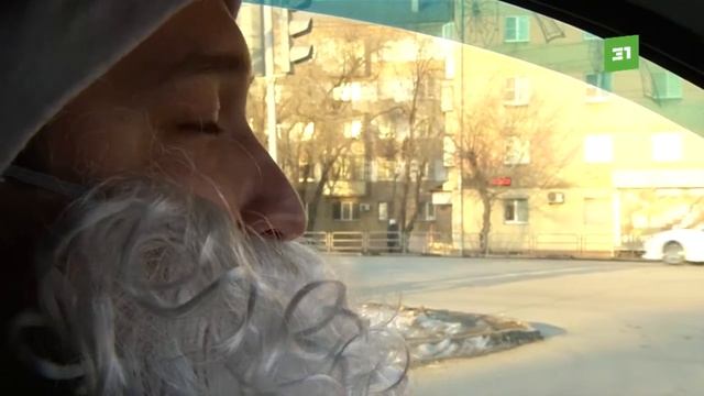 Праздник с доставкой. В Челябинске водители маршруток, такси и трамваев переоделись в Дедов Морозов смотреть онлайн
