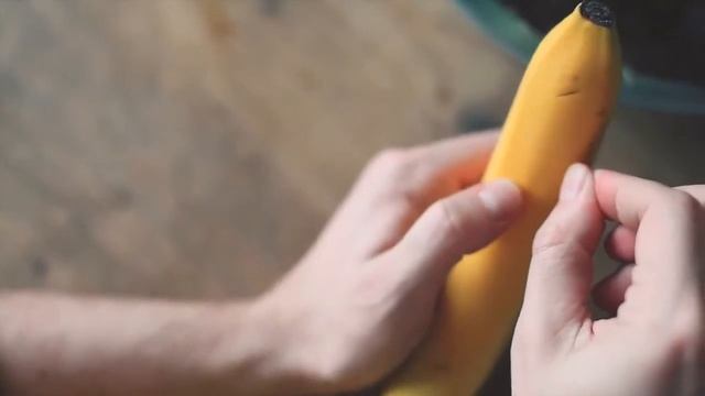 Как нарезать банан не открывая его Рецепты Bon Appetit смотреть онлайн