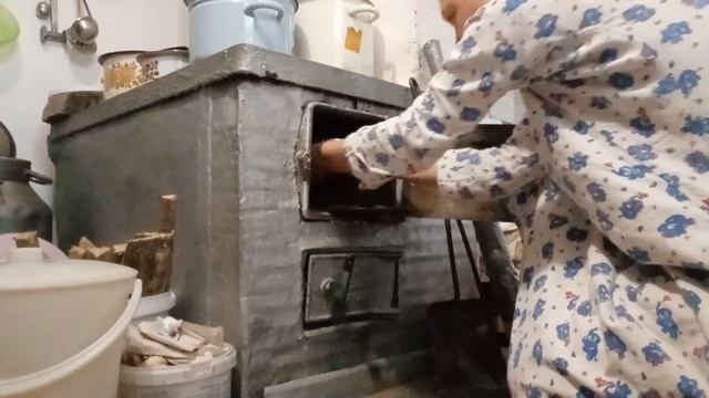 во рту тает ??, еда в горшочке прямо в топке #хозяйкакрымскогогнезда смотреть онлайн