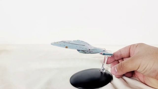 Eaglemoss Star Trek USS Voyager Review смотреть онлайн