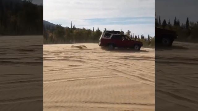 Irwin jumps at the dunes! смотреть онлайн