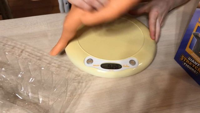 Тянущаяся фигурка Stretch Armstrong (Стретч Армстронг) смотреть онлайн