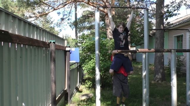 Фильмы лгут? Реально удержать человека в висе на ОДНОЙ руке? смотреть онлайн