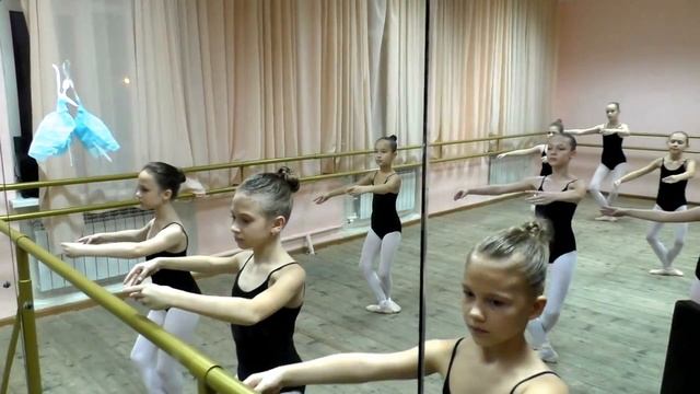 Хореография. Экзамен 2 класса преп.Рыбалко О.В. 25.12.2017 смотреть онлайн