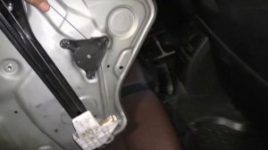 Замена стеклоподъемника  Skoda Octavia 2 (A5)