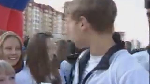 Странный парень дает интервью смотреть онлайн